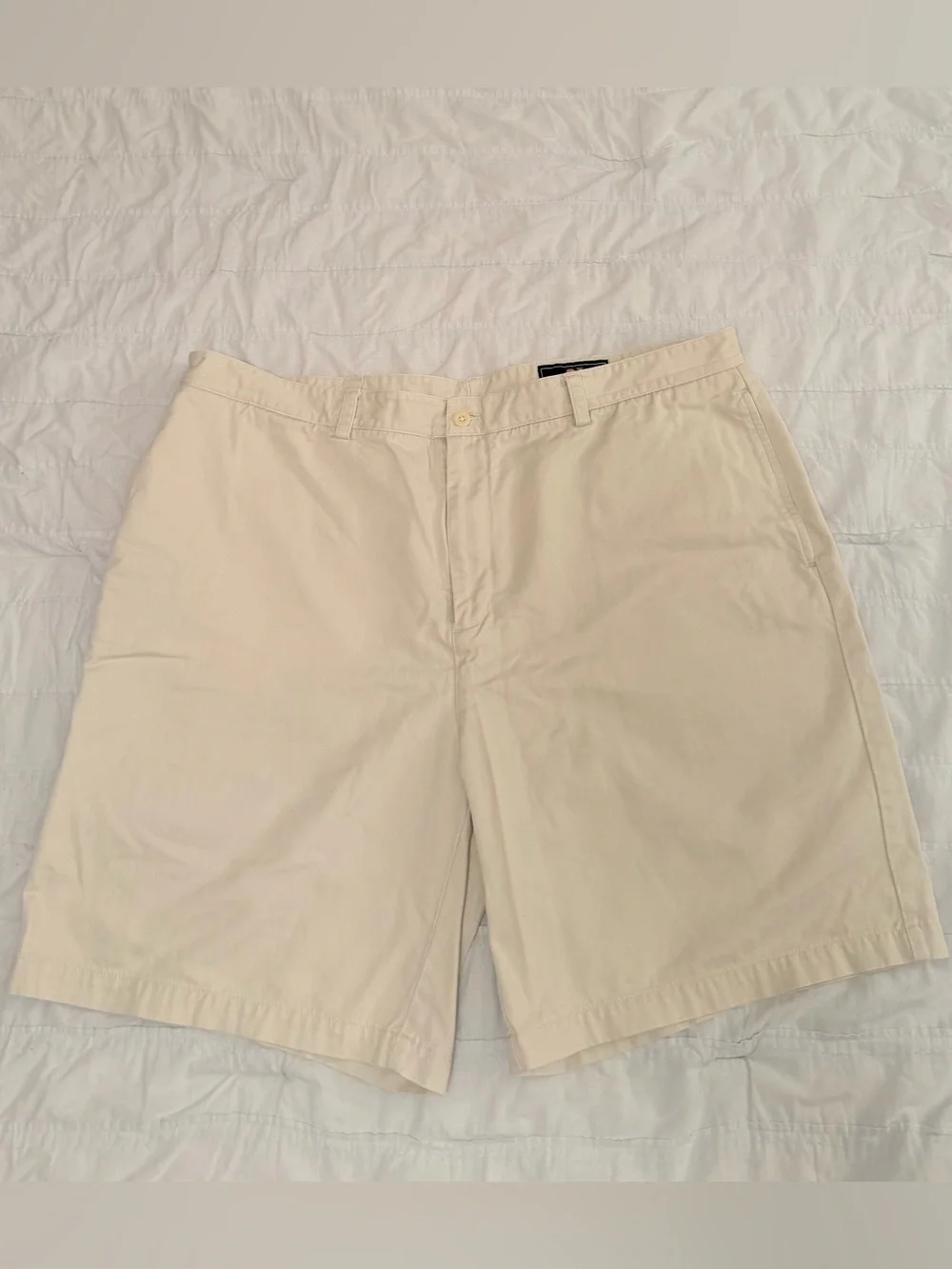 Vineyard Vines Men's Light Cream Flat-Front Chino Shorts